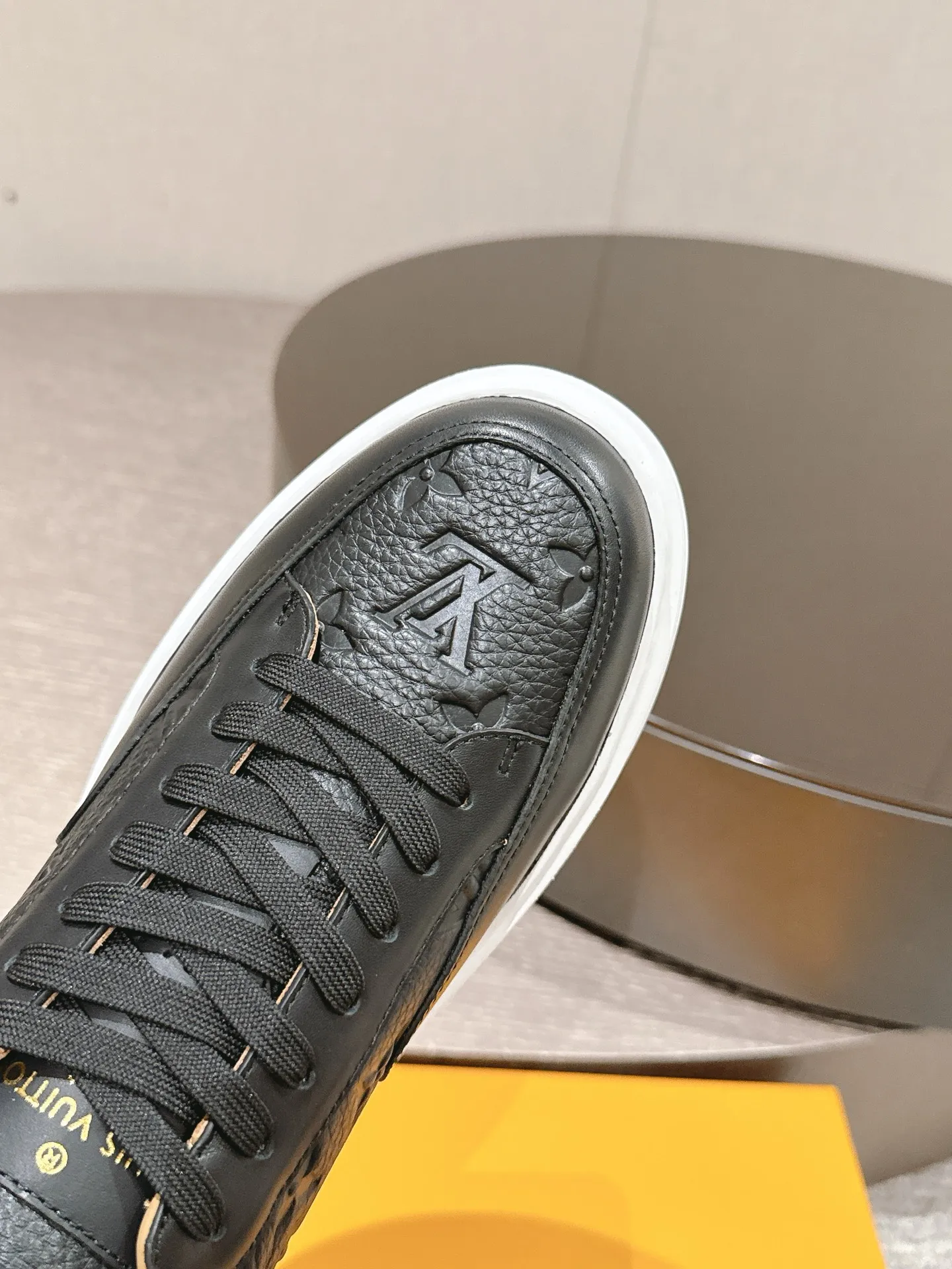 👟👟Ex-factory price 680👟👟 LV25 new style white shoes, best-selling model in the counter window, very three-dimensional and beautiful! Personalized printing, three-dimensional printed cowhide fabric...cowhide feet...original 4cm thick sole...Logo hot stamping, matching packaging, code number: 37-44 (45 customized, non-refundable)